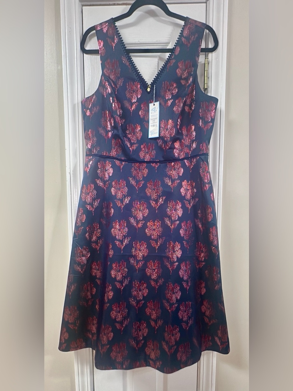 Draper James NWT JACQUARD Dress Navy with Metallic Pink Floral. Pit-pit20 (mix51 - Picture 4 of 13